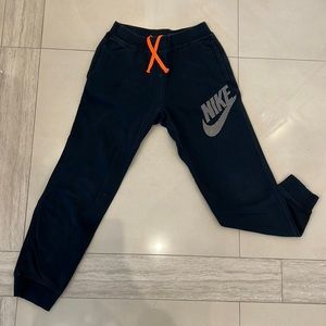 NIKE KIDS BLACK SWEATPANTS